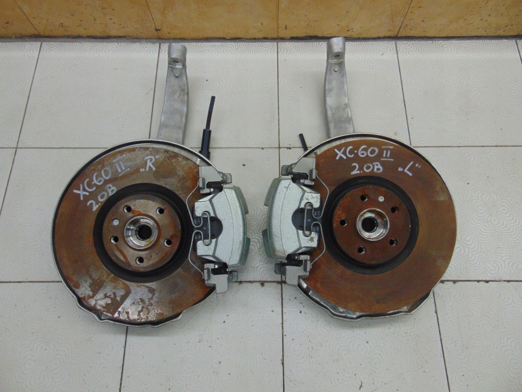 фото №1, Поворотный кулак левая правая volvo xc60 ii 2.0b