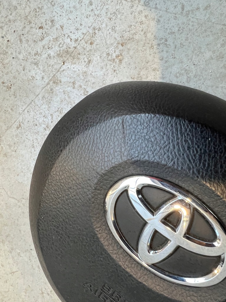 фото №10, Приборная панель консоль подушка безопасности ремни toyota yaris iii