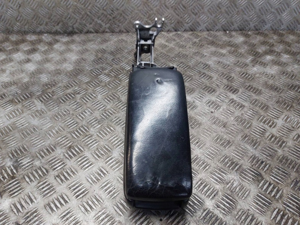 фото №1, Audi s6 c5 kombi подлокотник кожа 4b0864207k