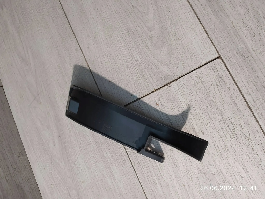 фото №1, 9084. taycan молдинг бампер правий задня 9j0807838