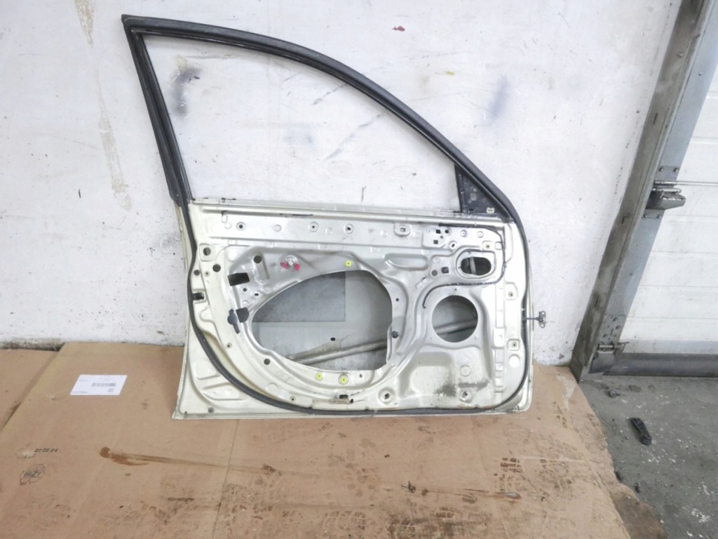 Дверь левая перед 583 toyota avensis t22 fl 00-03 Киев