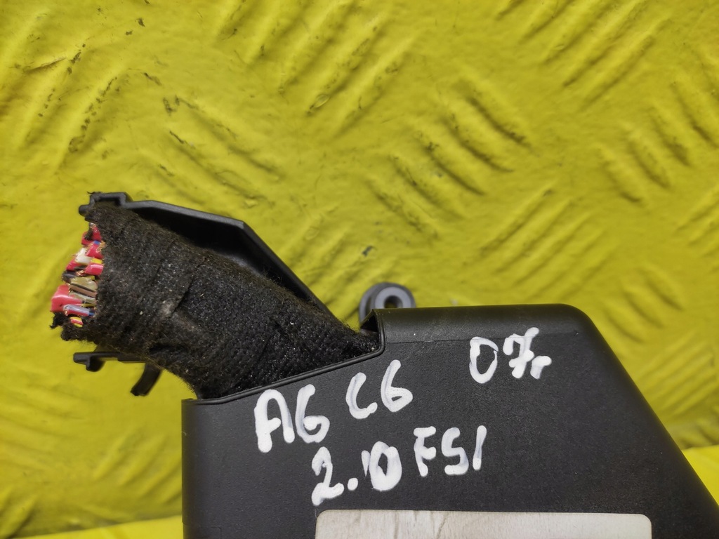 фото №7, Audi a6 c6 коробка предохранителей 8d1941824