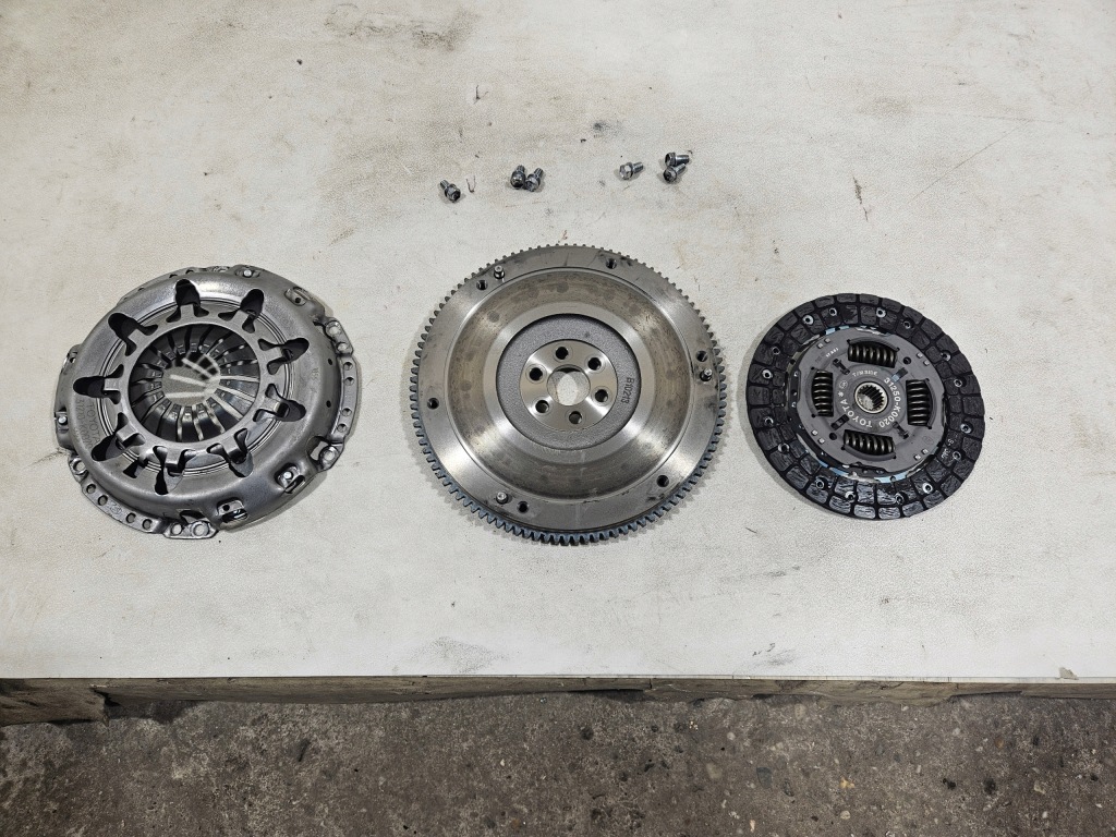 фото №1, Toyota aygo x 2022- диск зчеплення колесо маховик комплект