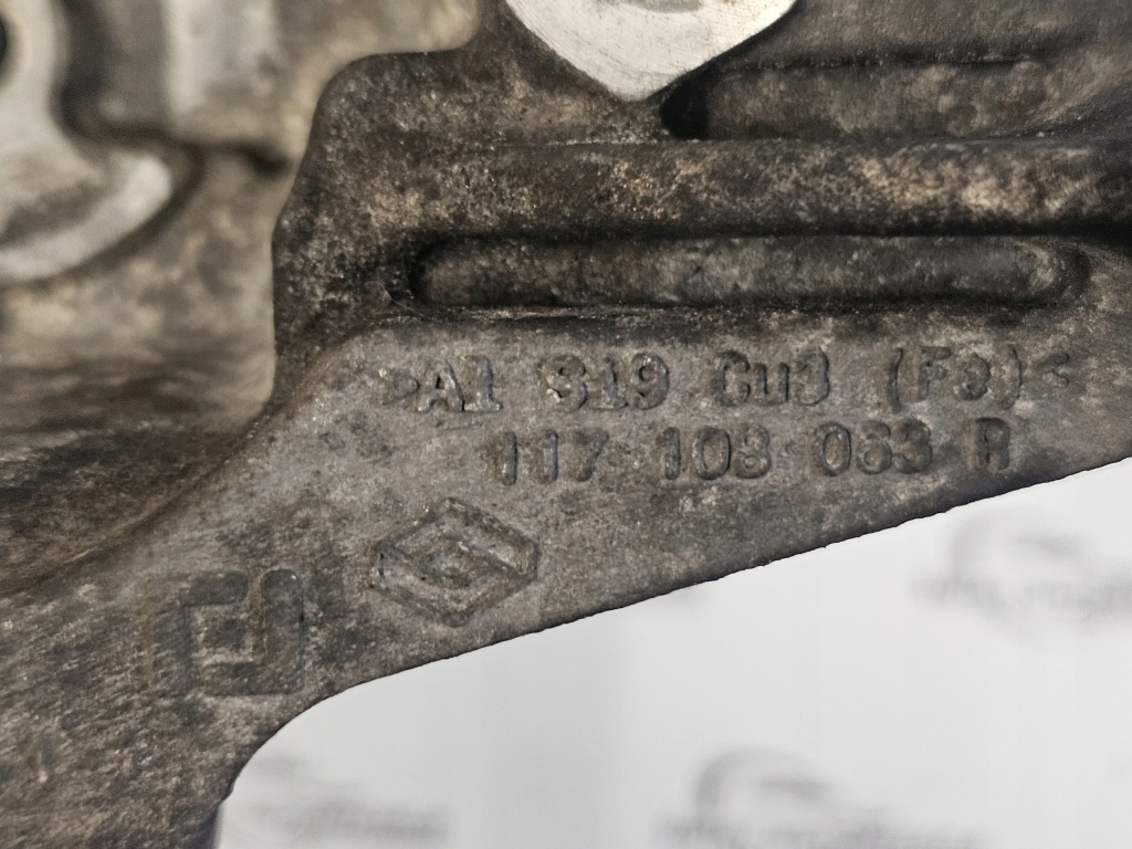 Renault clio 0.9 b tce h4b400 90km 14r 117tys кронштейн генератора 117108063r Недорого