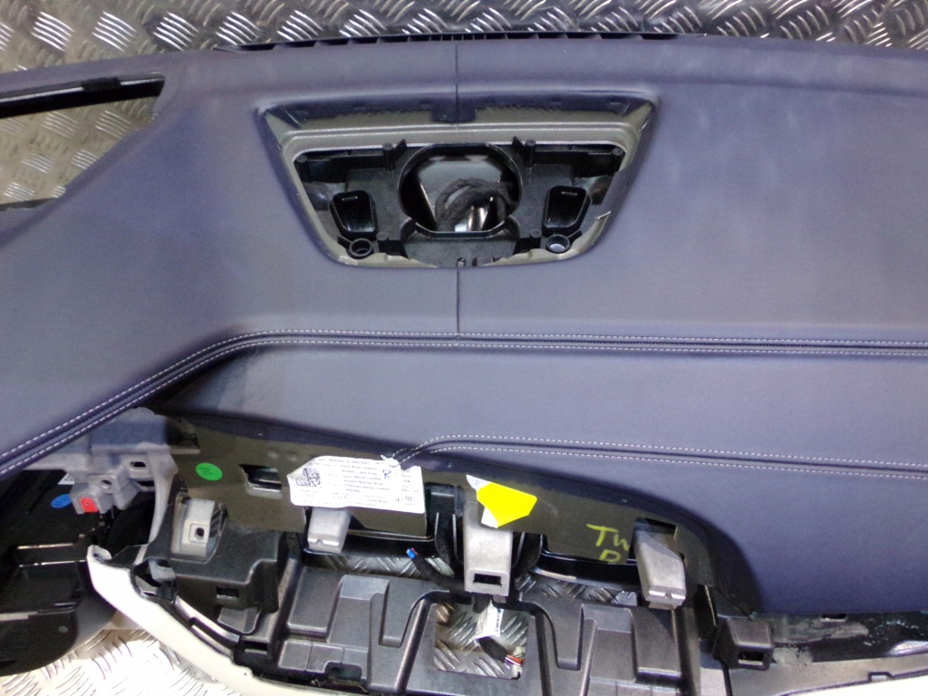 фото №11, Bmw x5 g05 x6 g06 g07 приборная панель приборная панель  кожа nachtblau elfenbein