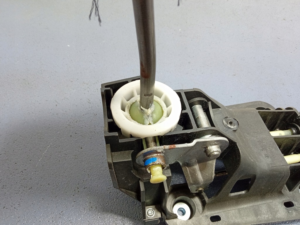 фото №10, Peugeot 208 i 1.4 hdi рычаг выборщик коробки