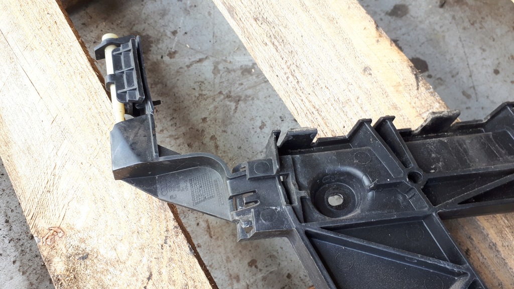 фото №9, A4 b8 s4 напрямна бампера правий лівий задня кронштейн sedan