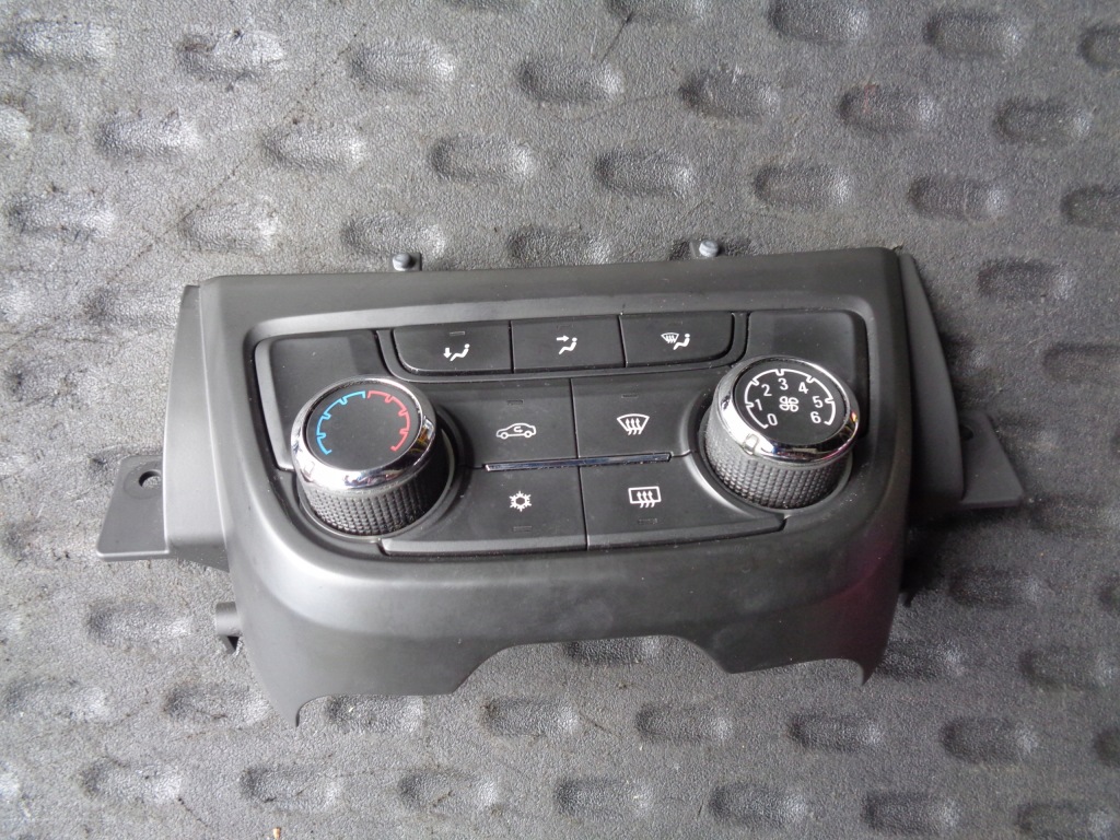 Купити Панель кондиціонера 13429876 opel zafira c