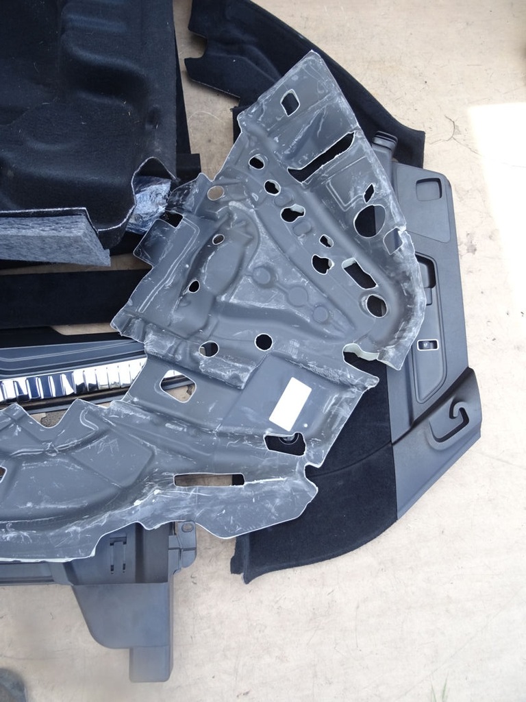 фото №10, Mercedes w167 amg53 обивка багажника обшивка