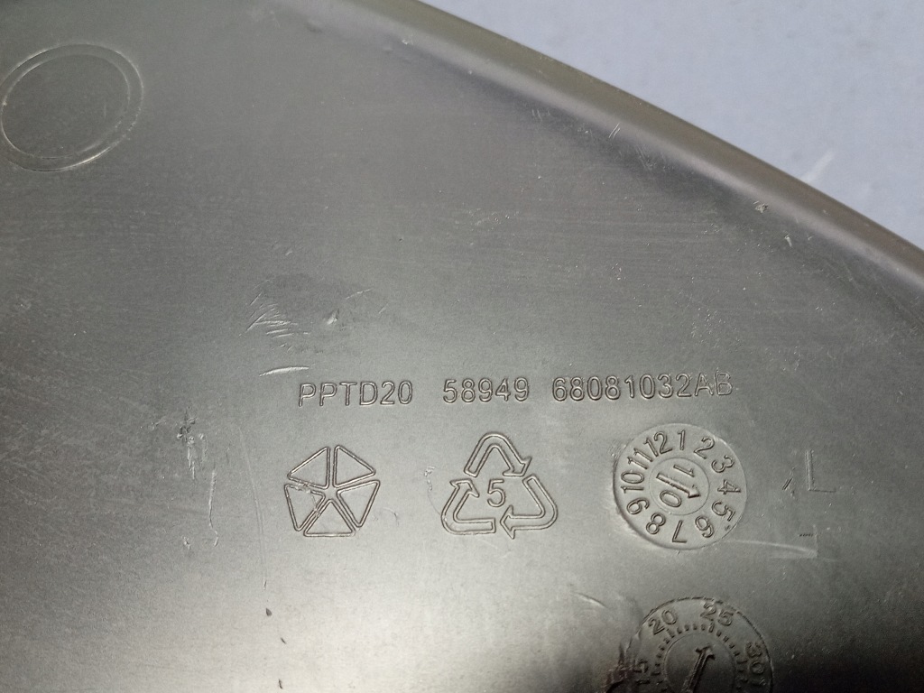 фото №4, Grand cherokee wk2 бардачок багажника 68081032ab