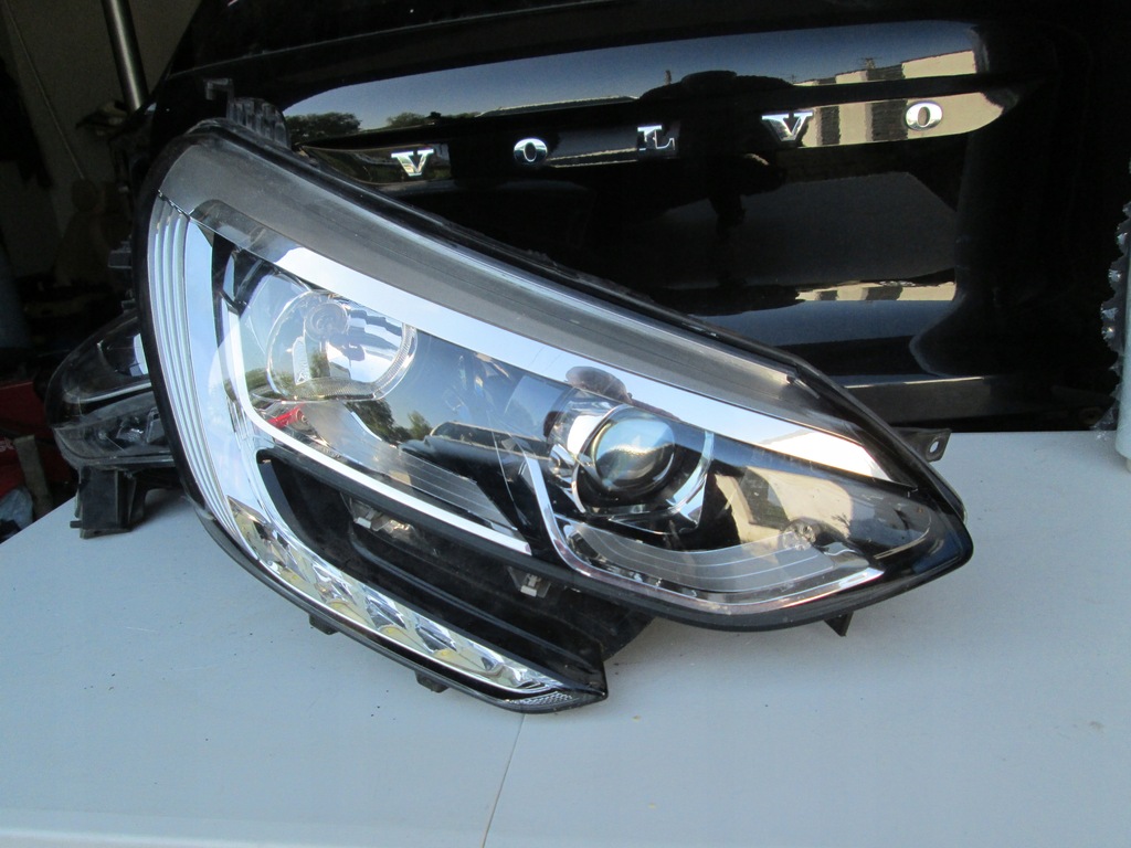 фото №1, Лампа правая renault megane iv led 260107670r