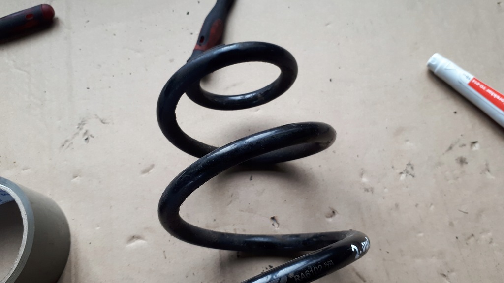 фото №5, A4 b8 s4 пружина задня задня kyb 2.0 tfsi ra6102