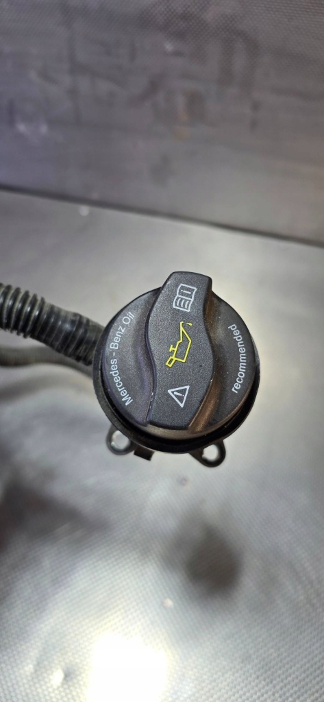 Купити Mercedes-benz a35 w177 amg 2.0t заливна горловина трубка шланг оливи a2600181000