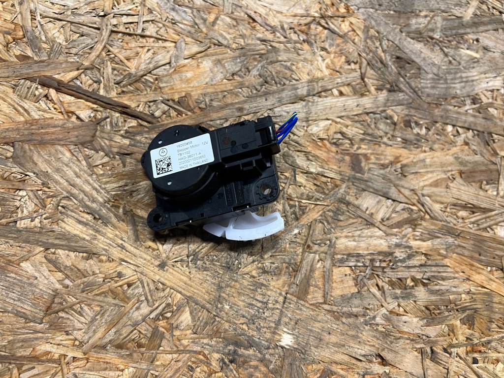 фото №1, Моторчик отопителя corsa f 16000458