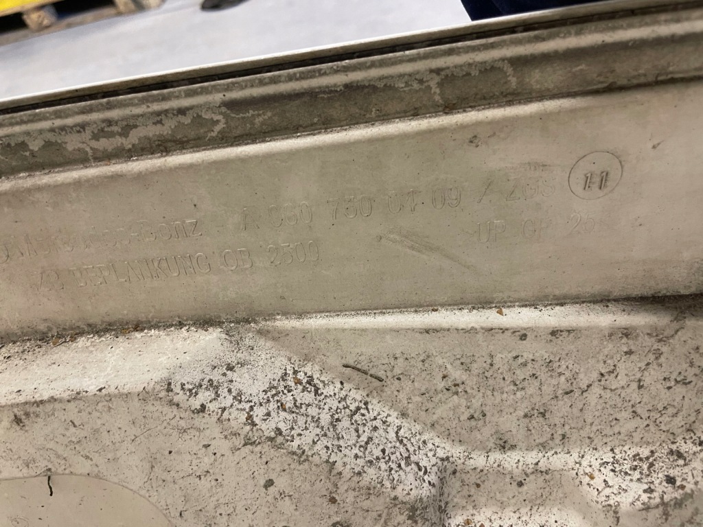 Капот решётка радиатора решётка радиатора крепления mercedes actros mp4 Киев