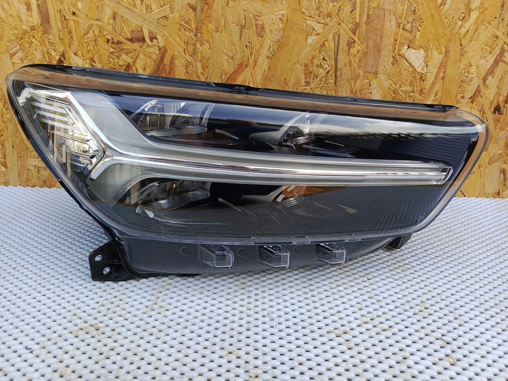 фото №1, Лампа перед права volvo xc40 mid lhd rh 31446785