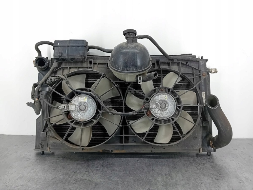 Радіатор води з вентилятор corolla verso 1 16363-0g060-a 16363-0g050 Недорого