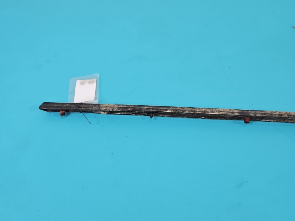 Молдинг крыла задний  левая mercedes 123 Доставка