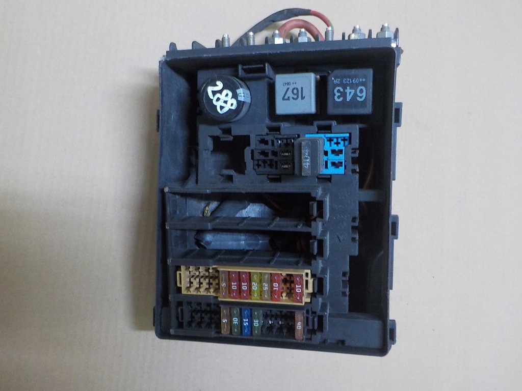 фото №1, Audi tt 8j - коробка предохранителей