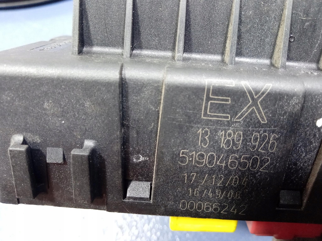 Opel vectra c signum коробка запобіжників bsi 13189926 в Україні