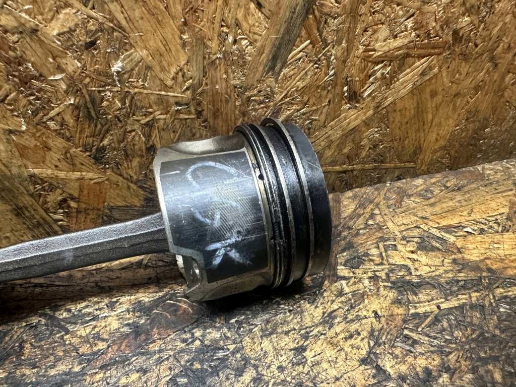 фото №3, Поршень + шатун 2.7 3.0 tdi cgk 059ag 83l82