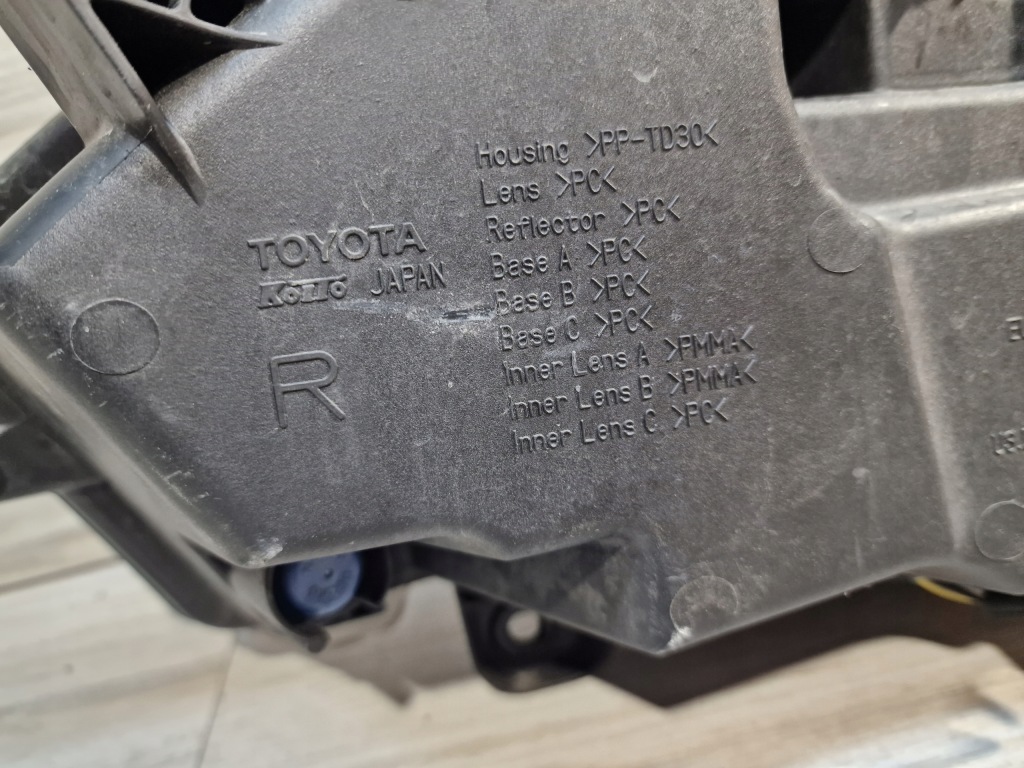 Lexus nx300 drl ліхтар денні led праве оригінал Зі Шроту