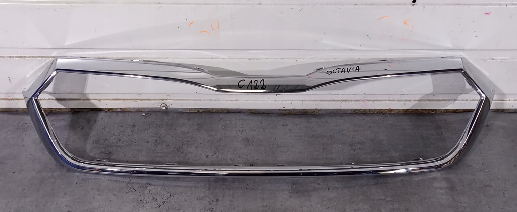 фото №1, Octavia 4 iv 2020- решётка радиатора хром молдинг