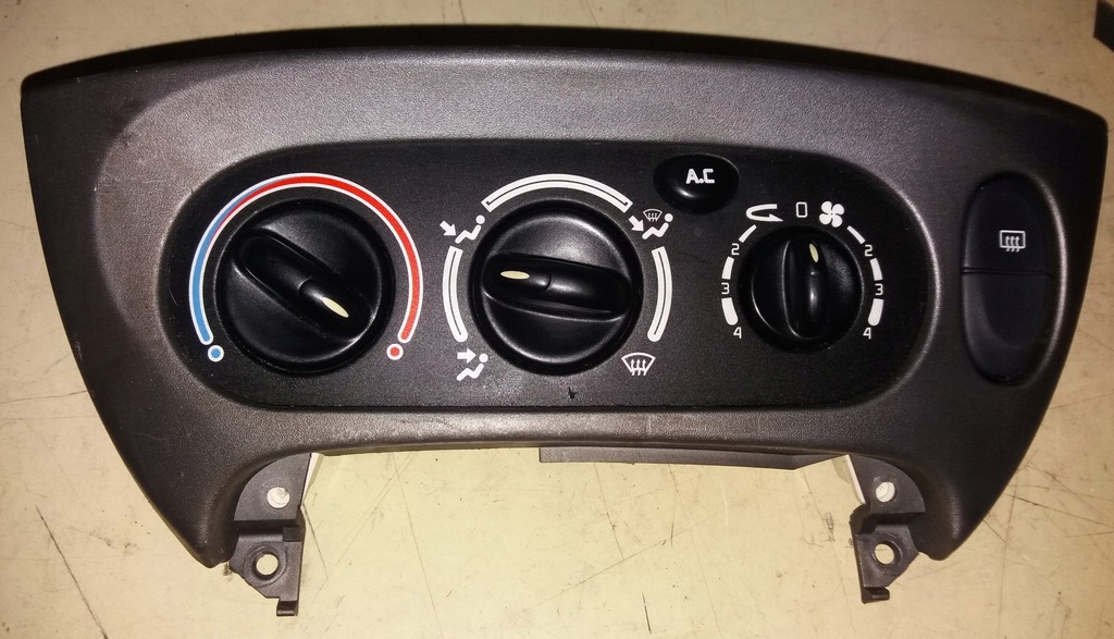 фото №1, Renault megane i lift панель обдув 663391j