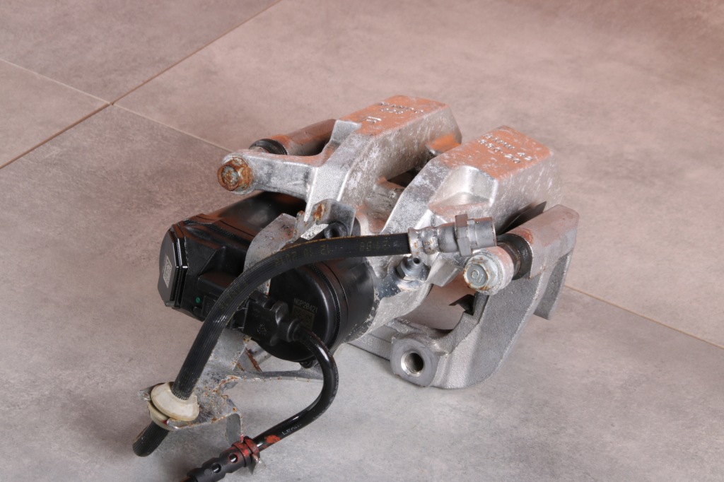 Bmw g20 g21 g22 g23 g26 супорт гальмівний правий задній 330x20 8836842 4 km !! Київ