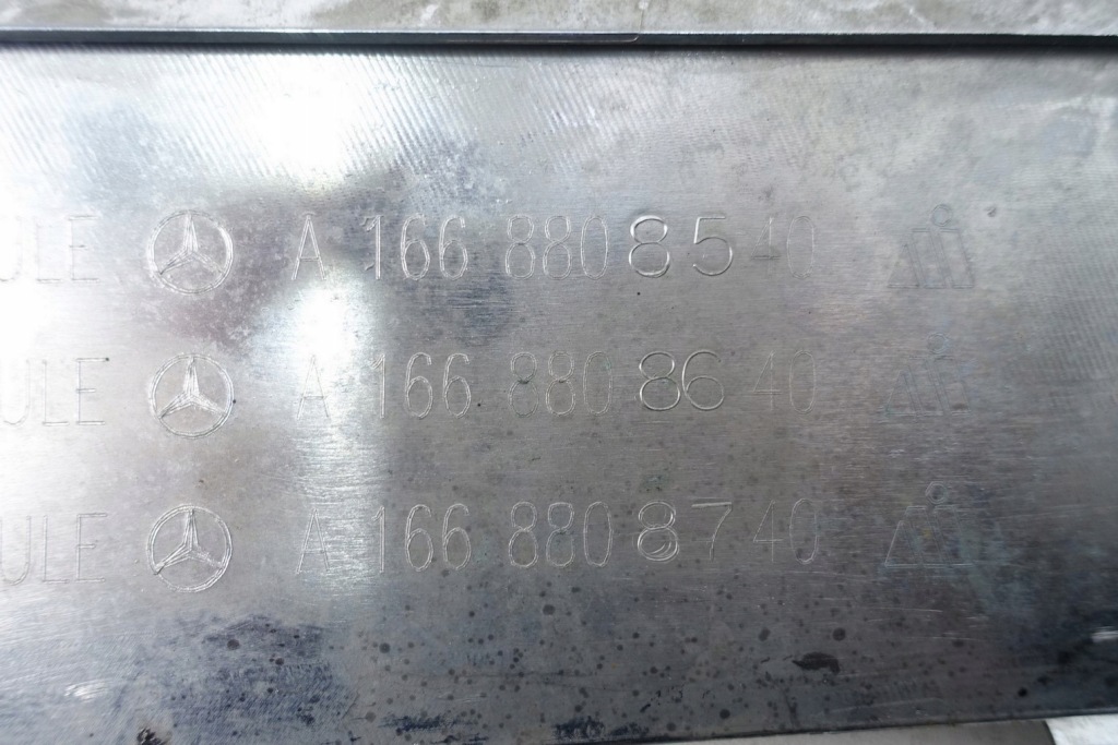 Хром спойлер бампера перед mercedes ml w166 в Україні