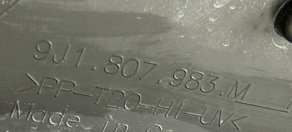 Спойлер бампера задняя porsche taycan 9j1807983m Цена