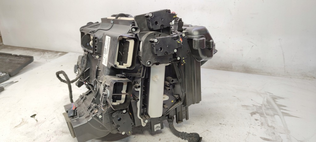 фото №7, Отопитель комплектная audi a4 b9 8w2816005g uk