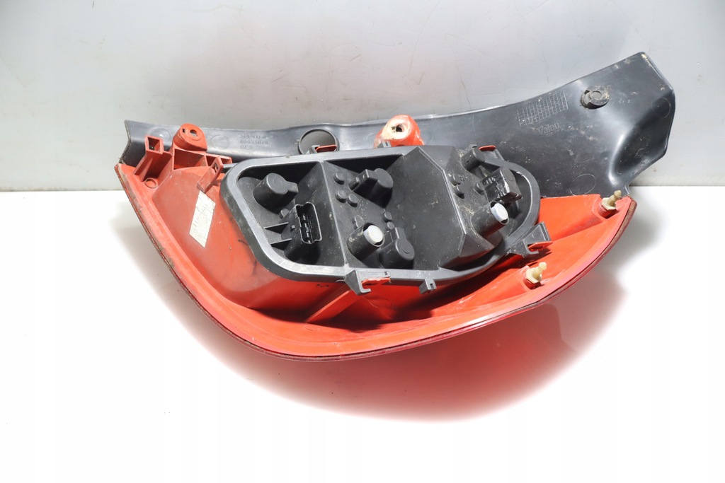 фото №2, Лампа левая задняя renault clio iii hb