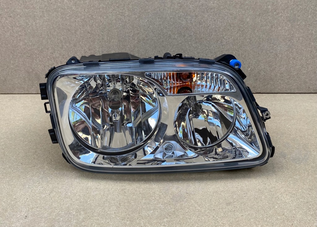 фото №1, Лампа rh mercedes actros mp3 1eh009513-02