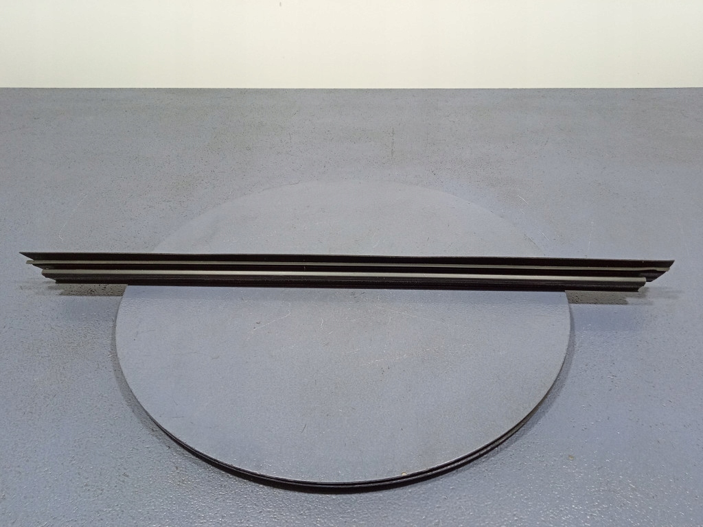 Bmw 1 f40 молдинг ущільнювач скло лівий перед 7452367 Недорого