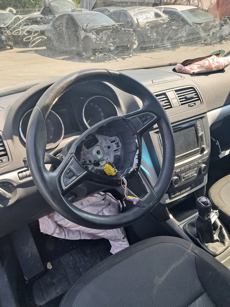 фото №1, Skoda yeti 5l lift повітропровід шкіра мультифункція