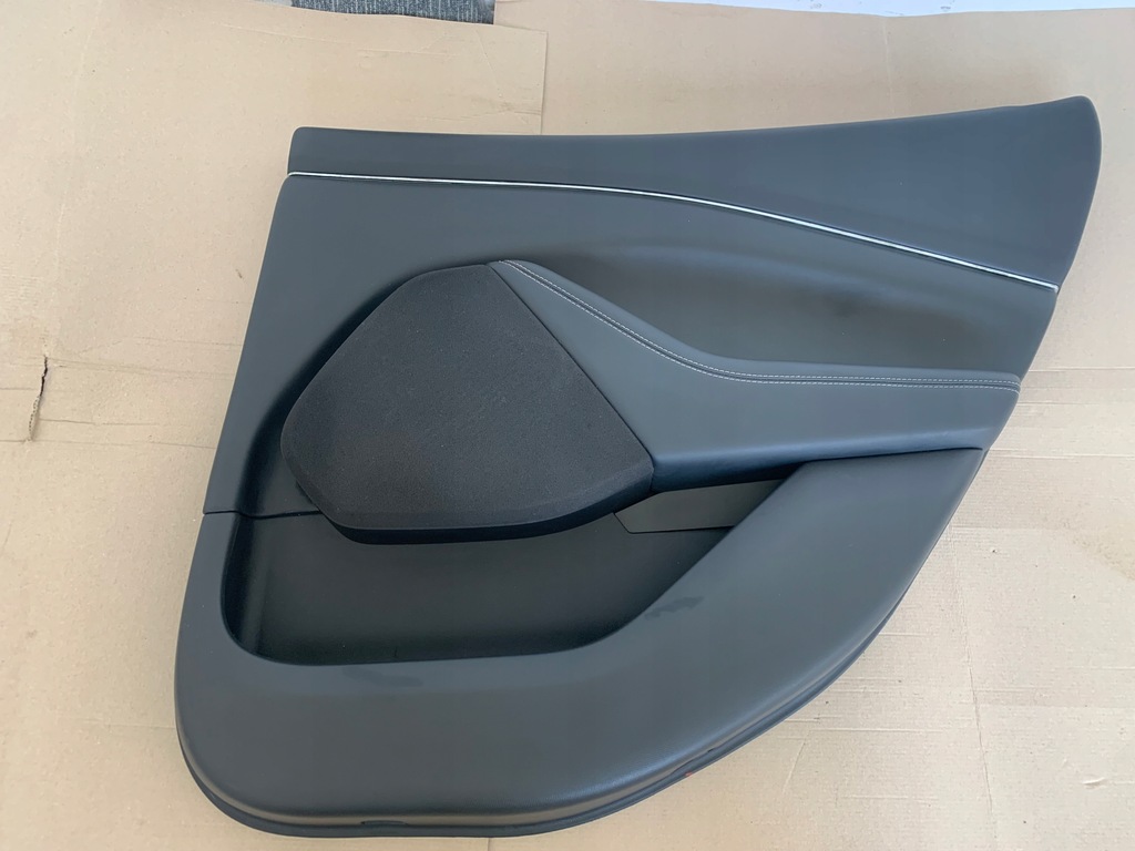 фото №1, Ford mustang mach-e rwd 21r обшивка обивка дверь правый задняя задний оригинал