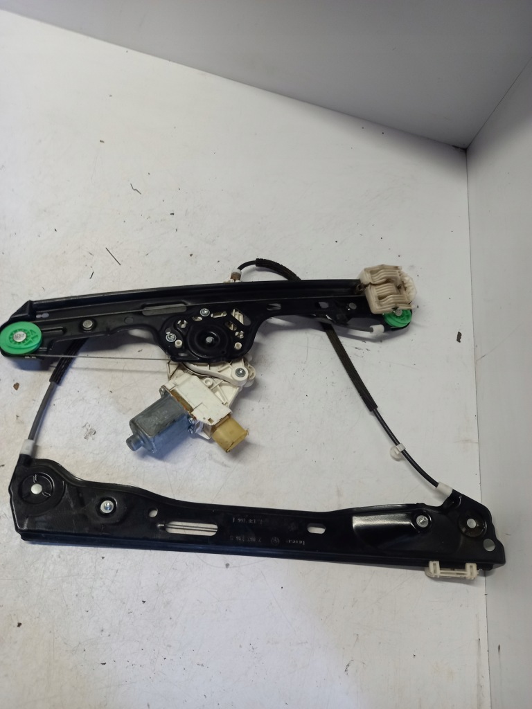 Підйомник скло передній правий bmw e87 70677965 Зі Шроту