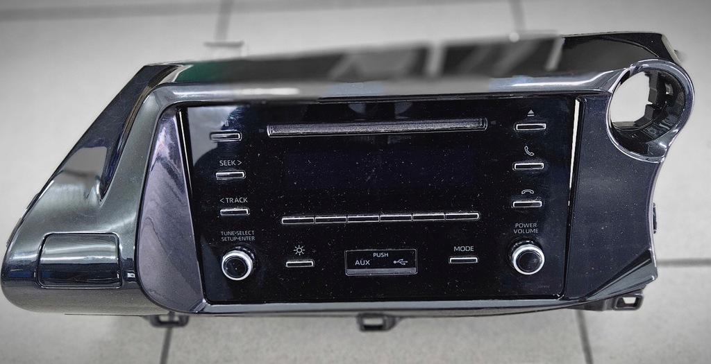 фото №2, Toyota hilux viii 15- радіо заводський cd