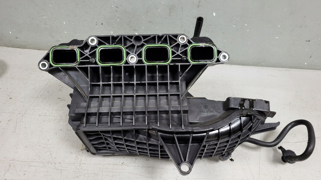 Колектор впускний  інтеркулер volkswagen golf v 1.4tsi 03c145749b в Україні