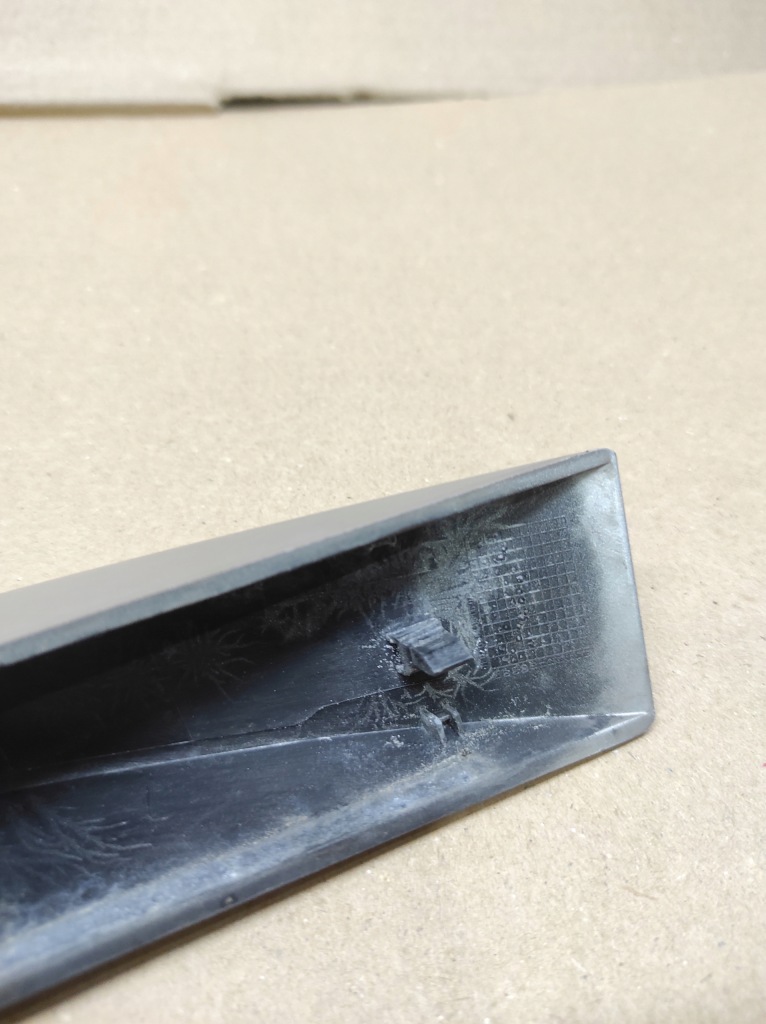 фото №12, Заглушка накладка рейлинг левая перед renault laguna iii kombi