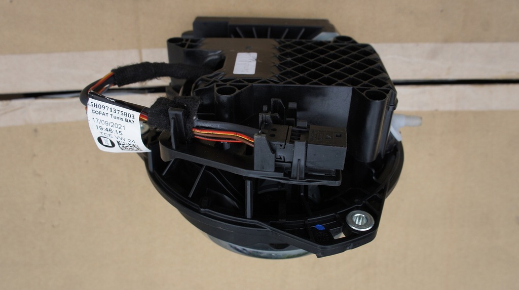 фото №4, Эмблема камера задняя крышка багажника vw golf viii 5h0