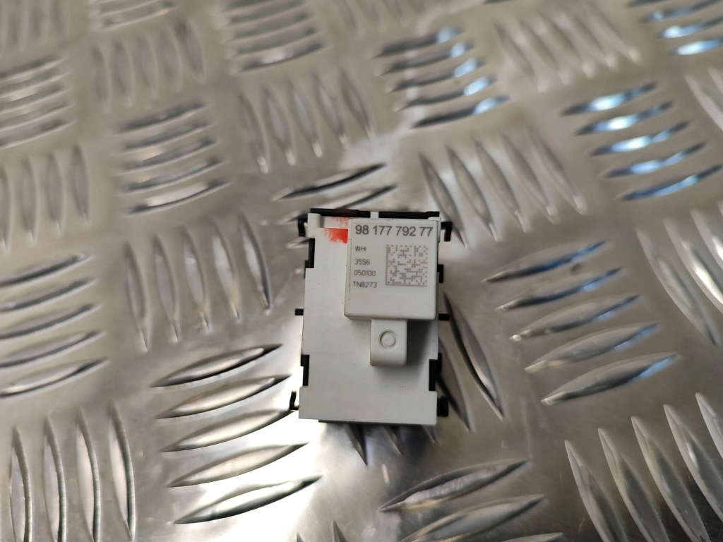 фото №6, Citroen ds7 crossback 2018 кнопка люк