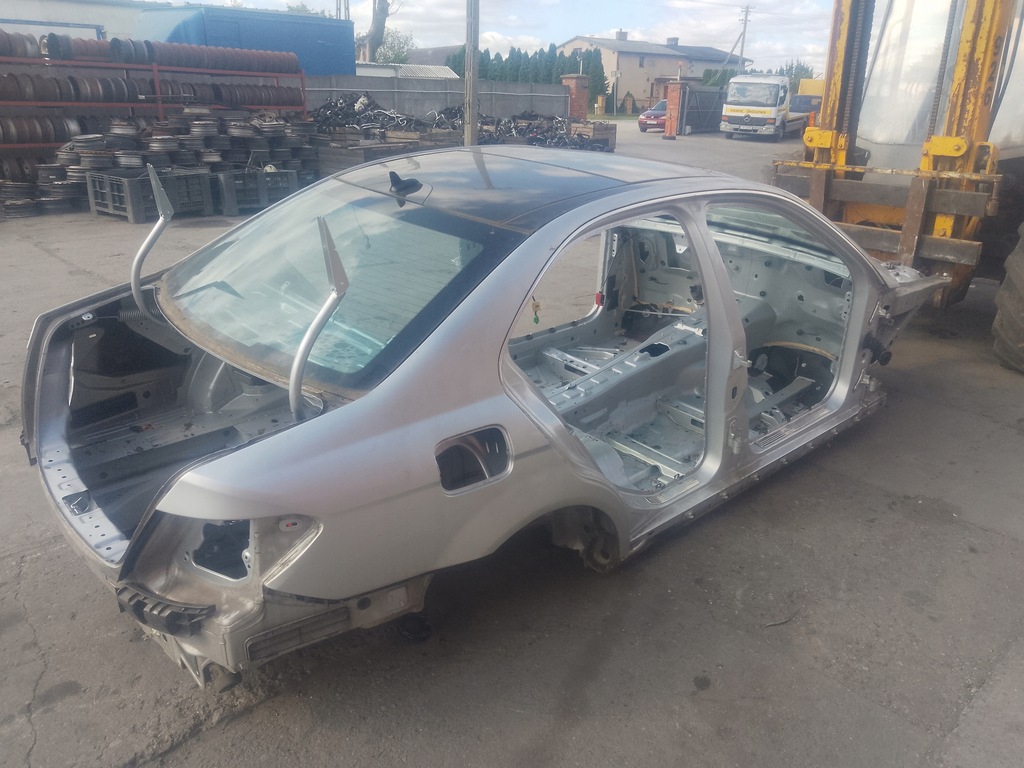 фото №1, Mercedes w204 07- четверть задняя задняя правая sedan 775