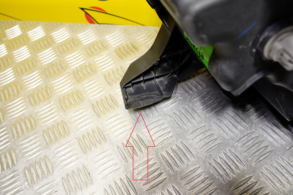 фото №9, Toyota tacoma 2016- фара лампа обычная линзованная с led czarna r usa