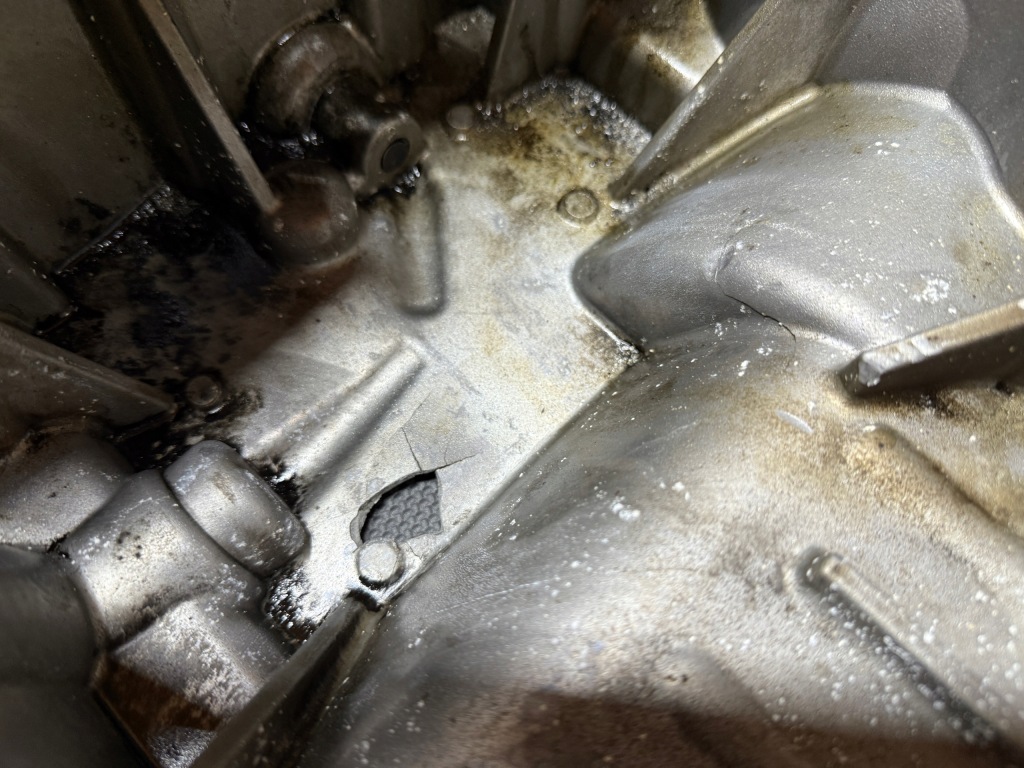 Поддон масляная повреждённая ford mustang mk6 2.3 fr3e6676ac Цена