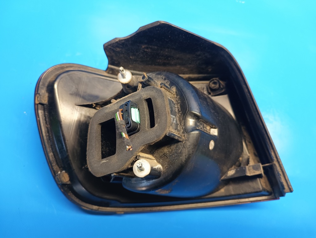 фото №4, Лампа правая задняя задняя vw golf v plus led w крыло