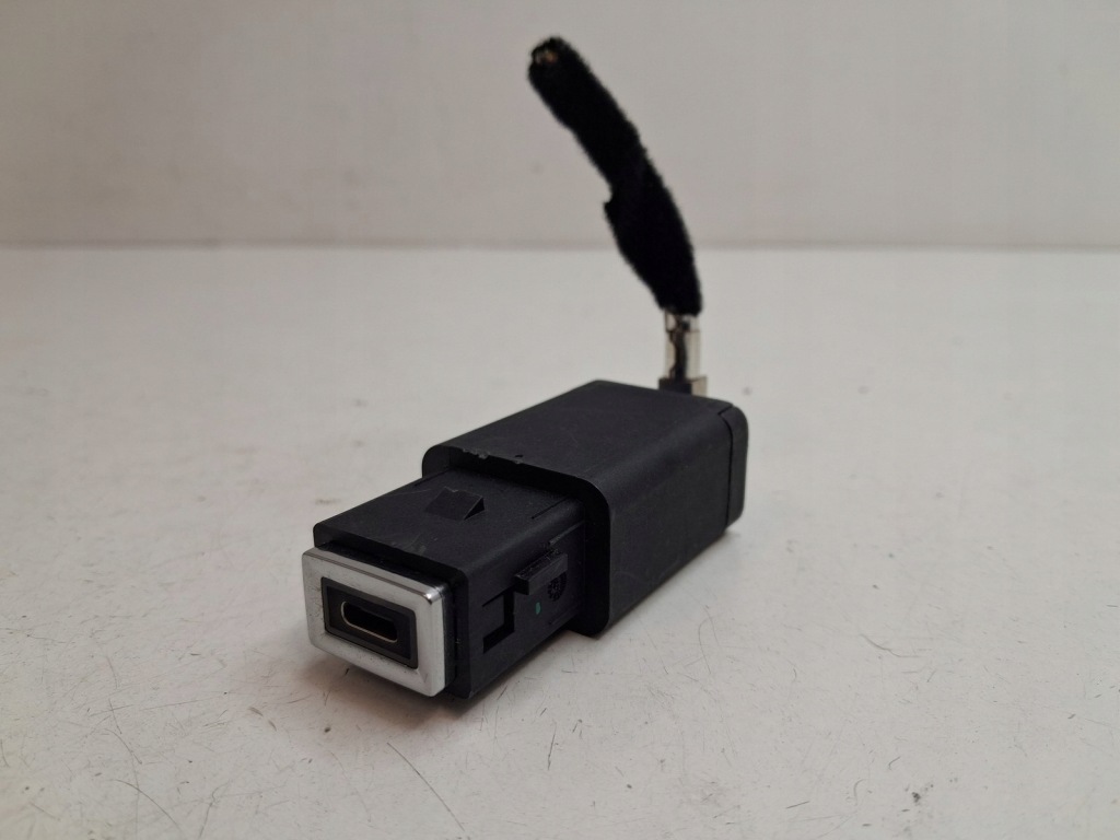 Купить Разъём port usb peugeot 2008 citroen 9848394780