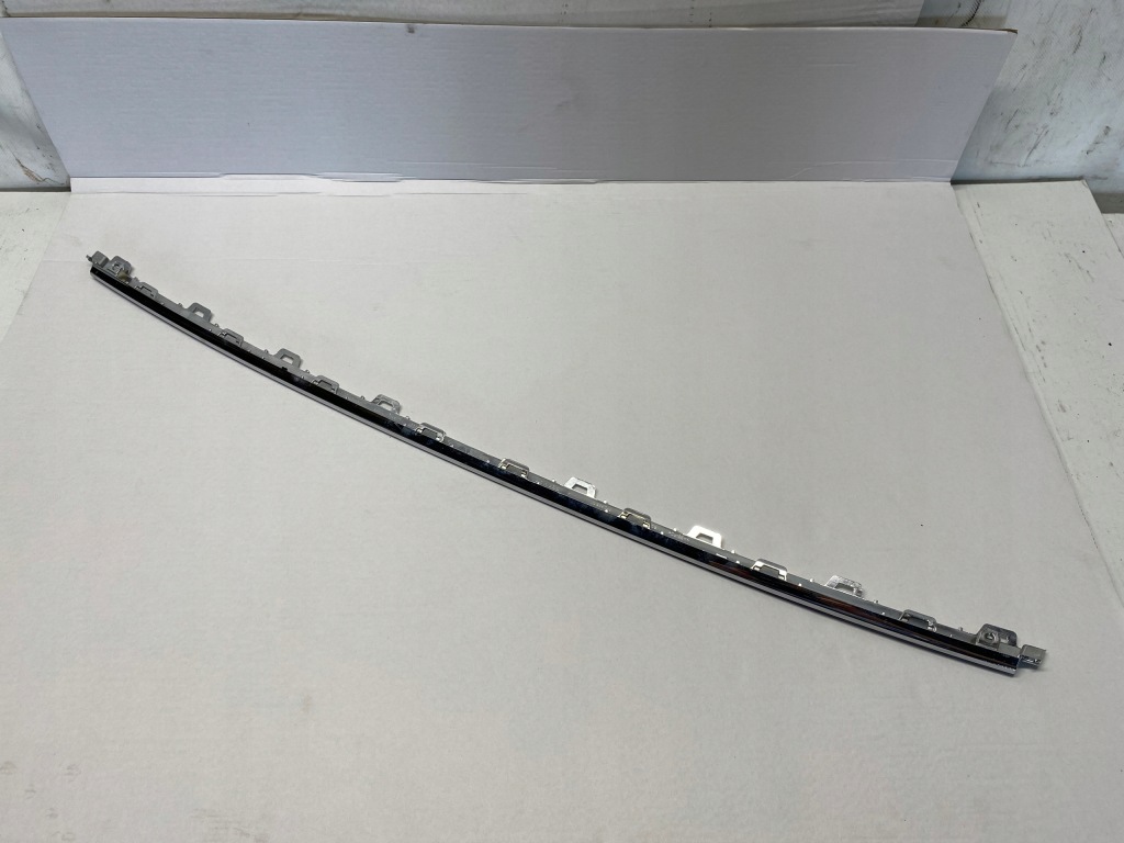 фото №1, Молдинг бампера перед 5h0853101 vw golf viii