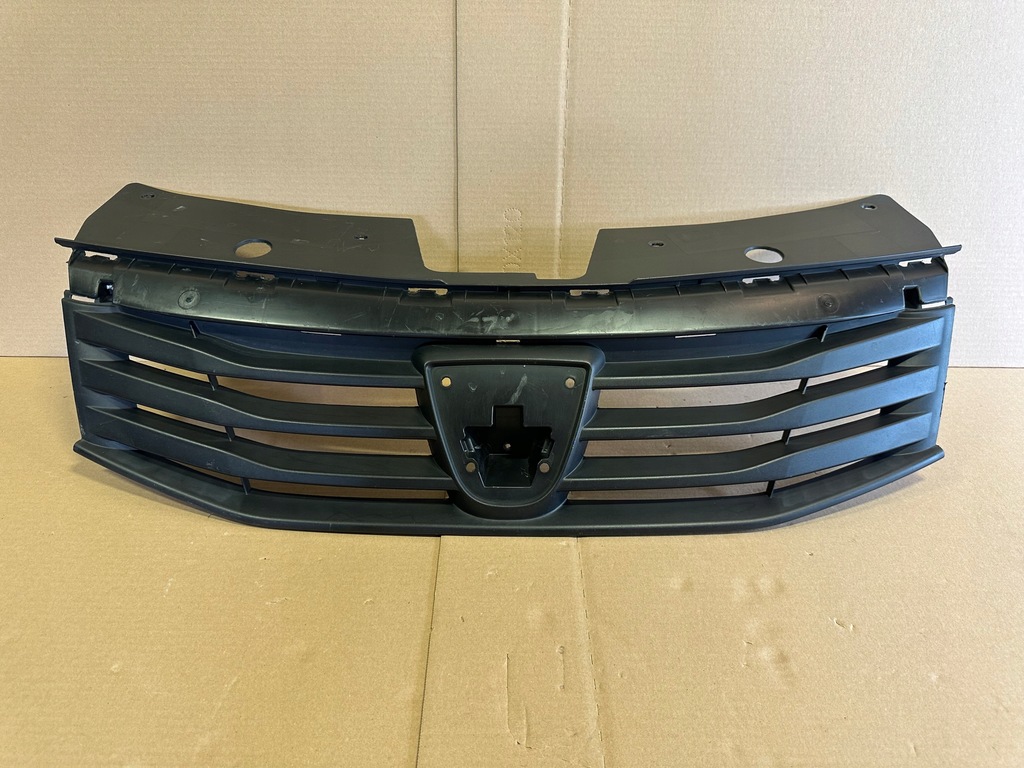 фото №1, Dacia sandero 1 i 08-12r решётка радиатора решётка радиатора бампера